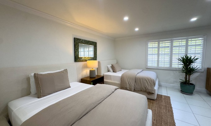 Gambier Apartment | Beach Life Starts Here! Luxe Stay Near Coast!