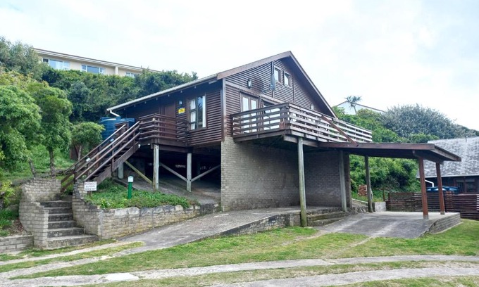 Port Alfred Ski Chalet | Beach living holiday home