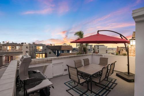 South Mission Beach House | Beach Perfection - Ocean Views, Parking, Pet Friendly & Steps2Sand