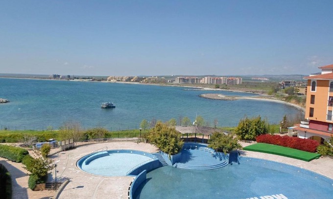 Aheloy Apartment | Beach Pool and Spa Apartment in Marina Cape
