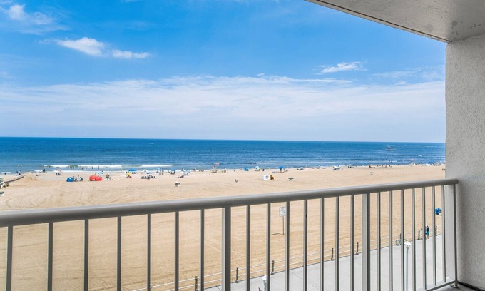 Northeast Virginia Beach Resort | Beach Quarters Resort Oceanfront condo with 2 oceanfront balconies!