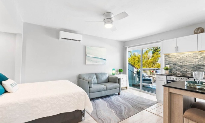 Siesta Key Village Ski Chalet | Beach Rd, 300ft to Beach Access & 500ft to Siesta Key Village, Studio
