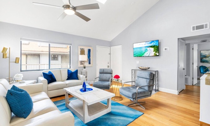 Siesta Key Village Ski Chalet | Beach Rd, 300ft to Beach Access & 500ft to Siesta Key Village, 2bdr & Studio