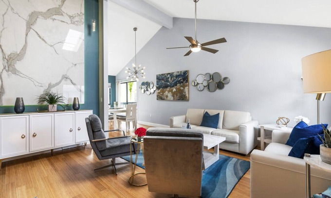 Siesta Key Village Ski Chalet | Beach Rd, 300ft to Beach Access & 500ft to Siesta Key Village, 2bdr