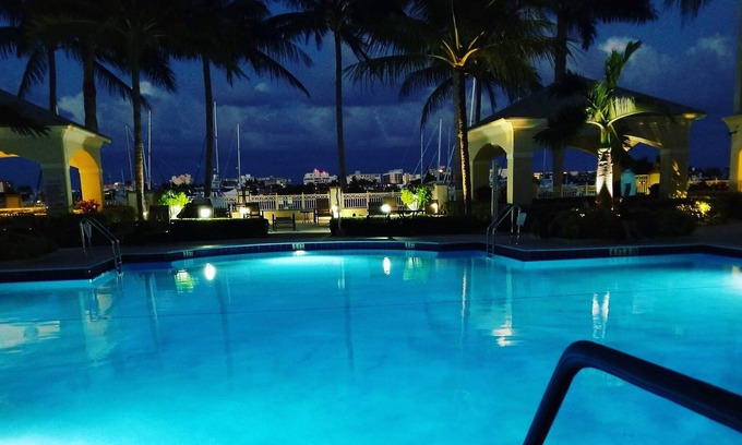 East Ocean Ave Condo | BEACH RESORT VACATION