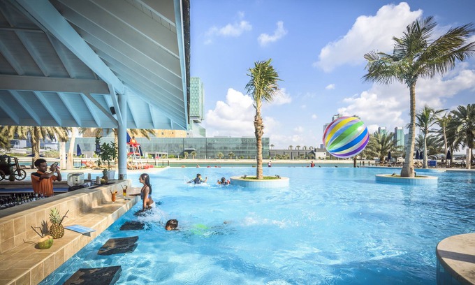 Al Zahiyah Hotel | Beach Rotana All Suites