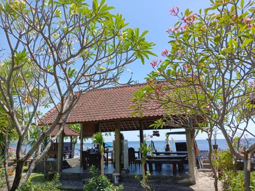 Purwakerti House | beach side Amed Delem family