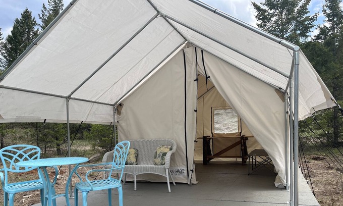 East Kootenay RV Rental | Beach-side Safari Camp on the Kootenay River