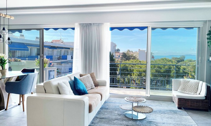 Cros-de-Cagnes Apartment | BEACH VIEW AND RACECOURSE