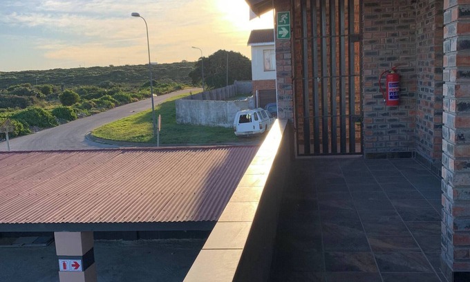 Motherwell Bed & Breakfast | Beach view, en-suite bedroom2
