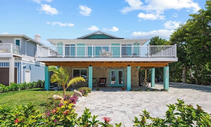 Laguna Shores Apartment | Beach view Pool Home