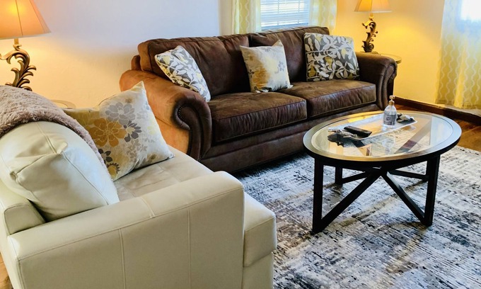 Deerfield Beach Villa | Beach Villa Cottage -OCEAN DRIVE (A1A) Steps to the Beach, Free WiFi & Parking