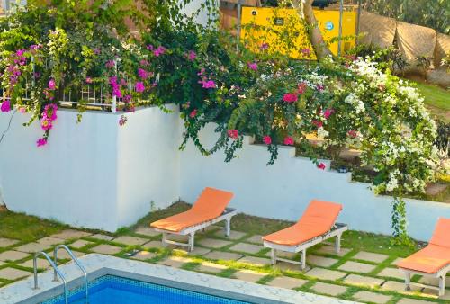 Mandrem Hotel | Beach walk resort by tvessa-100m to beach