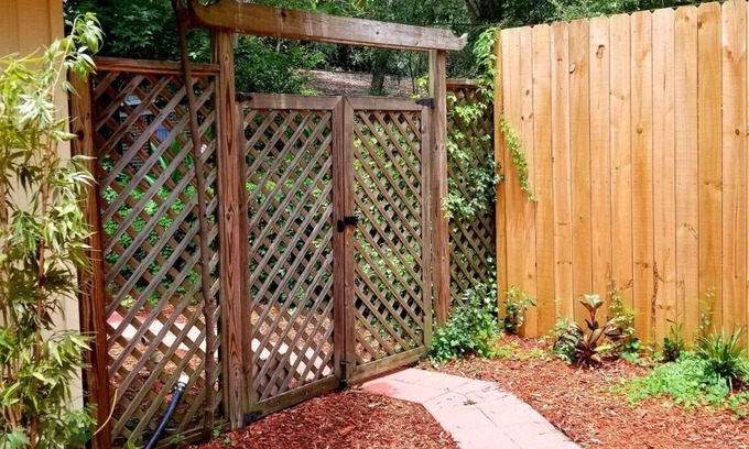 Fort Walton Beach Apartment | Beach Zen studio-3 miles to beach-private entrance & courtyard-pets allowed