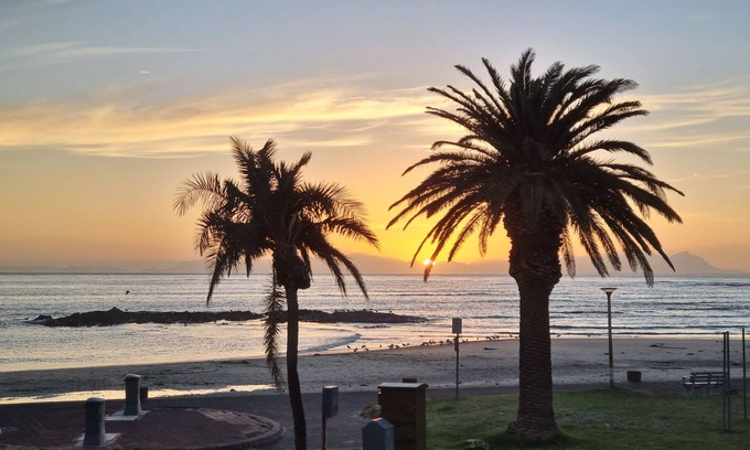 Gordons Bay Central Apartment | Beach2Anchor