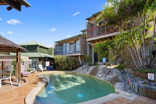 Point Lookout Apartment | BEACHBREAK - 100m to beach - sleeps 6