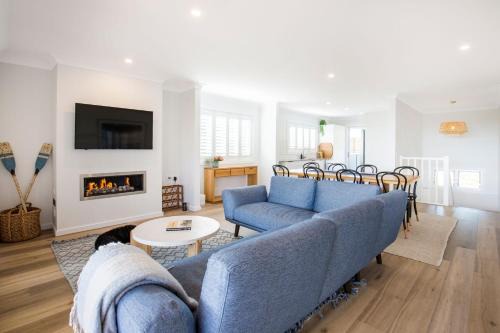 Currarong House | Beachcomber at Currarong - Pet Friendly - 5 Mins Walk to Currarong Rockpools