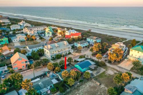 Vilano Beach House | Beachcomber Oasis l 1930s Cottage l 1 min to Beach