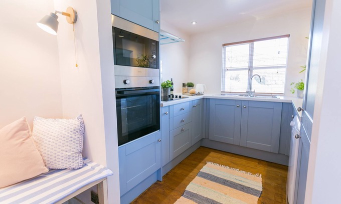 Llanfaethlu Apartment | Beachcomber's - an on the beach that sleeps 6 guests in 3 bedrooms