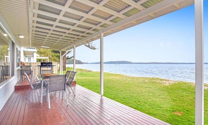 Salamander Bay House | Beached Inn Spacious beach front house