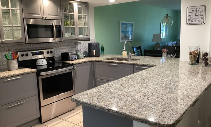 South Bradenton Condo | Beaches Anna Maria island IMG Tennis Bradenton Condo close to shops and eatery,s