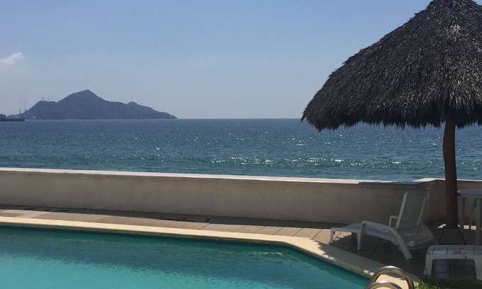 Manzanillo Condo | Beachfront 2bed/2bath Condo with Pool