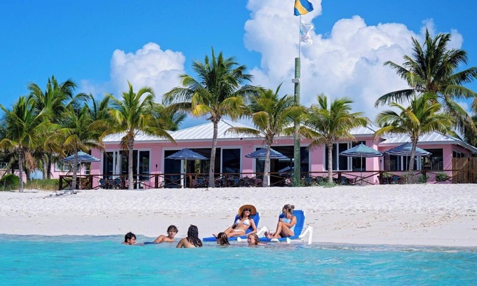 Treasure Cay Resort | Beachfront 4 Bedroom - The Price is Right