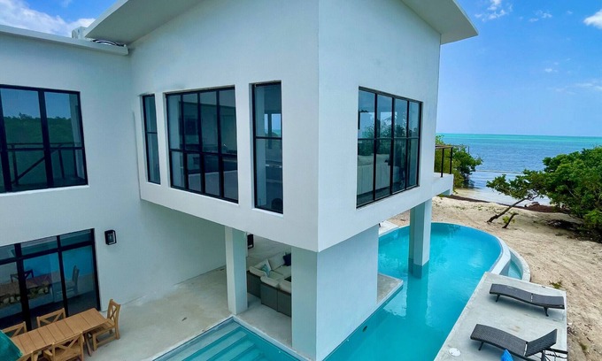 Boca Ciega Villa | Beachfront 5 bedroom Hibiscus House Villa, Private Beach. Awesome Pool &Pier