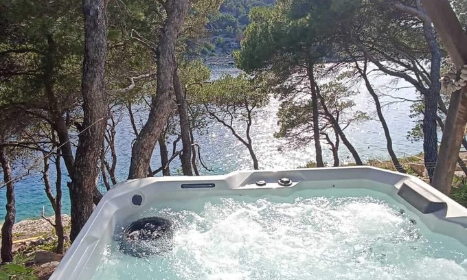 Zirje Apartment | Beachfront Apar.in a Pine Forest With Covered Terrace of 50 m2 and Large Jacuzzi