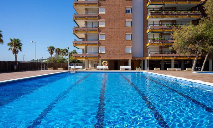 Torredembarra Apartment | Beachfront Apartment with Pool in Torredembarra