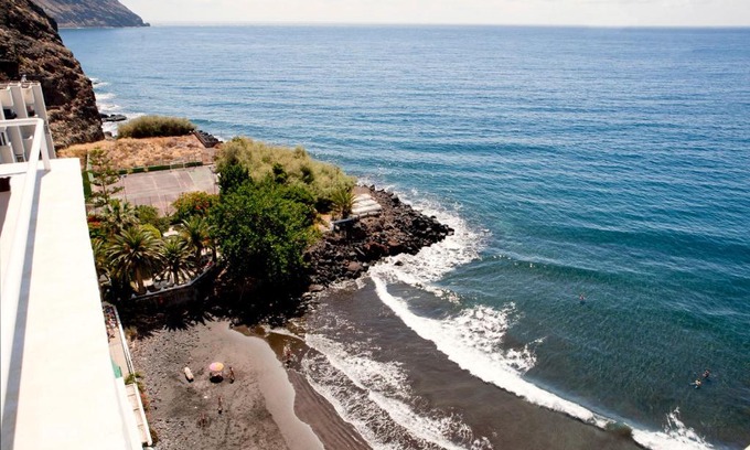 Santa Cruz de Tenerife Apartment | Beachfront apartment in paradise