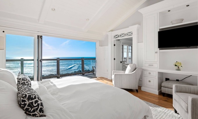 Ventura House | Beachfront at Seacliff