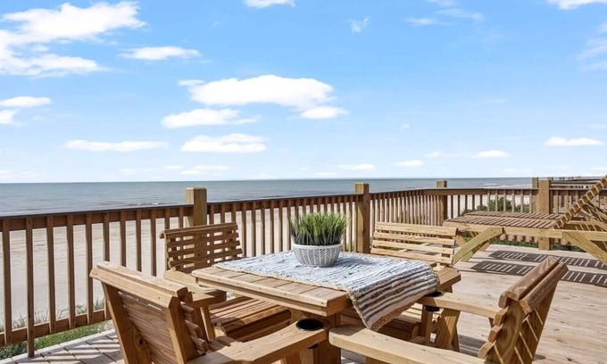Port Bolivar House | Beachfront Bliss | Steps to Sand + Ocean Views