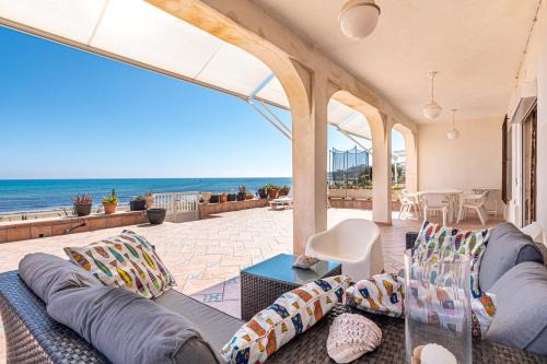 Cabo de las Huertas House | Beachfront Bliss: Apartamento a pie de playa