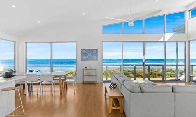 Middleton House | Beachfront Bliss in Middleton