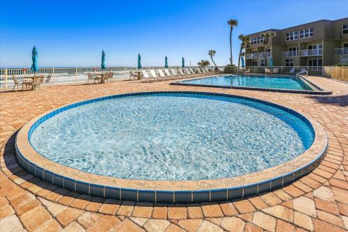 Crescent Beach House | Beachfront Bliss Luxe 2BD Condo Pool & Adventure