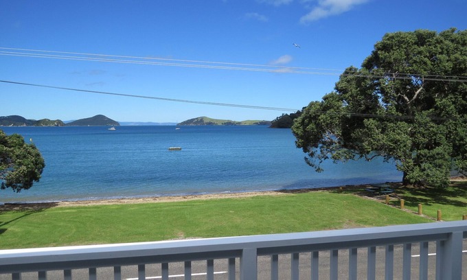 Coromandel House | Beachfront Bliss - Safe Swimming-Boat Ramp-Weber BBQ. 6.5kms Coromandel Township