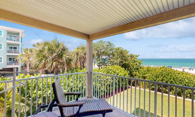 Independence Square Condo | Beachfront corner condo with pool & hot tub - easy access to dining