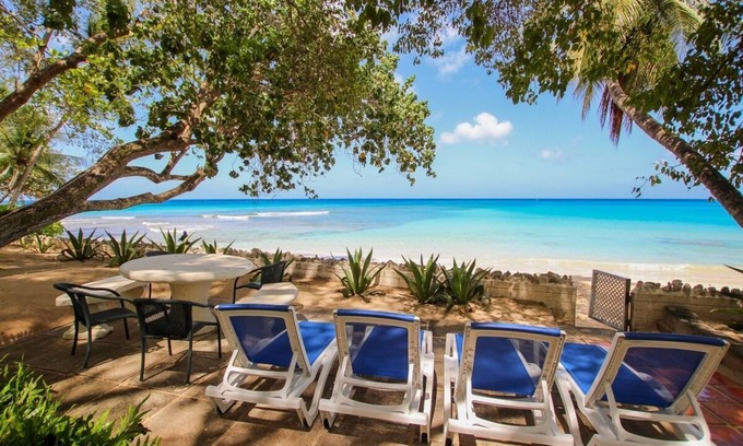 Mullins House | Beachfront Classic 3-bed House - Whitecaps by BSL Rentals