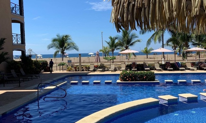 Barrio Los Villalobos Condo | Beachfront Condo 3 bdrm