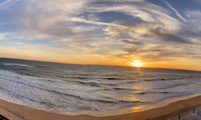 Ormond Beach Condo | Beachfront Condo at quiet end of Ormond Beach. Snowbirds Welcome !