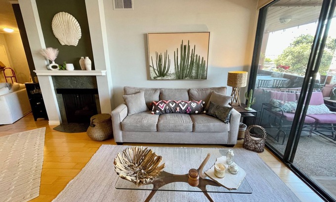 Ventura Condo | Beachfront Condo in the heart of Ventura AND 2 min walk to Main street!