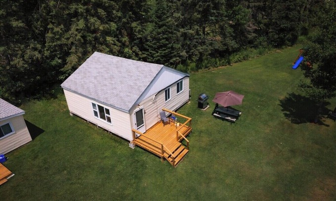 Magnetawan Cabin | Beachfront Cottage #2- Maijac Resort & Marina