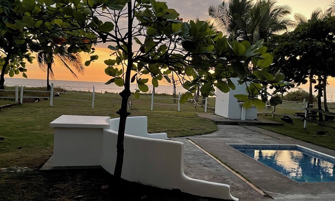 Cerro Plano Cottage | Beachfront Cottage Tivives Beach