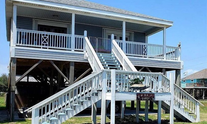 Lakeview  Jefferson County Cottage | Beachfront Cottage