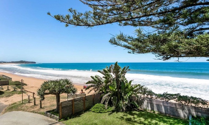 Narrabeen Apartment | Beachfront Dream - Direct Beachfront