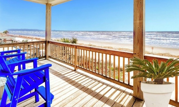 Bermuda Beach House | BEACHFRONT Dream House, Million Dollar Views, Fireplace, Gas Grill Sonos Sound