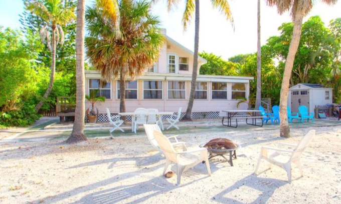 Mid Island House | Beachfront Dunes, Sleeps 8, 3 Bedrooms plus Den, Gulf Front, Pet Friendly
