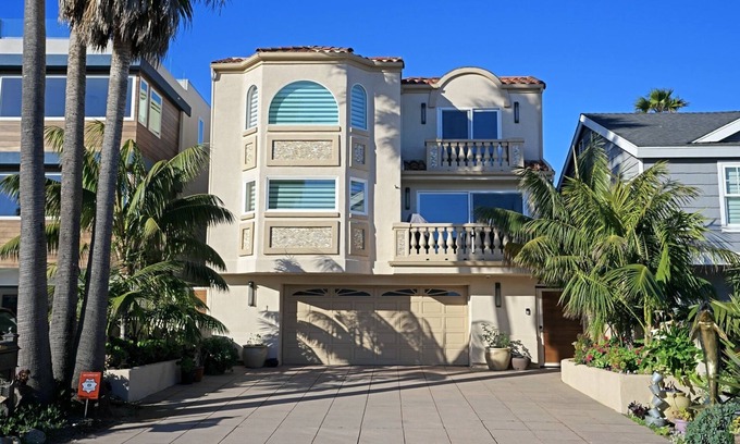 Silver Strand House | Beachfront -escape to California’s best kept secret Silverstrand Beach.