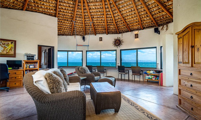 La Ventana Villa | Beachfront Family Villa - La Ventana's best beach- kiteboard, paddle board, fish